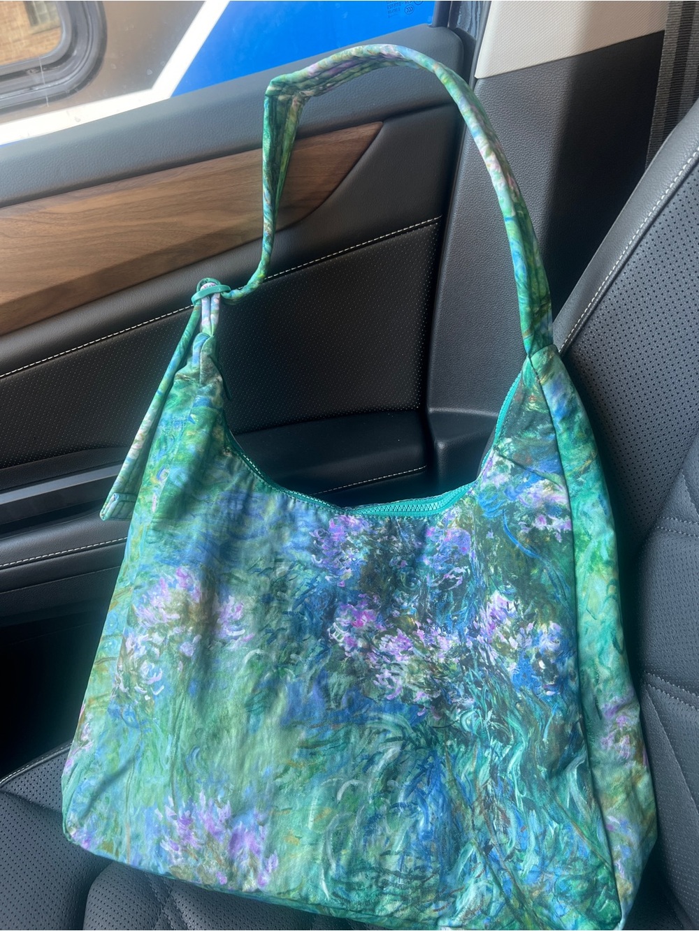NWT: BAGGU Agapanthus Claude Monet
Shoulder Bag